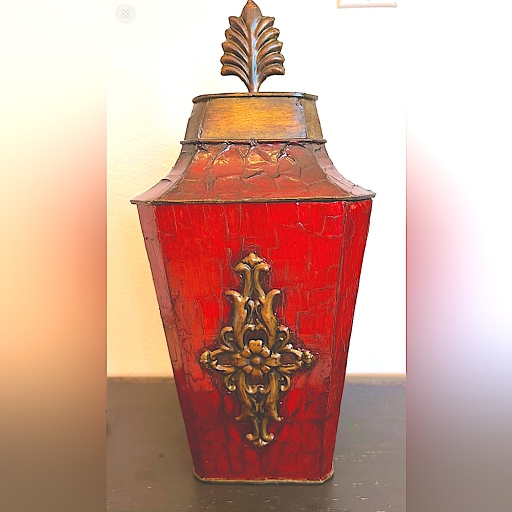 Decorative Lightweight Metal Container Accent Piece